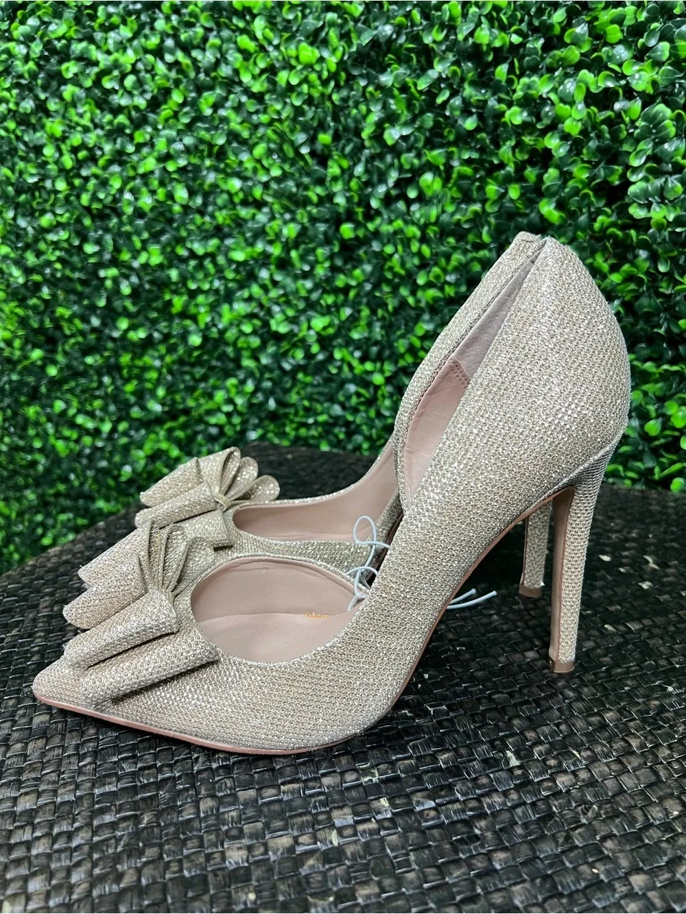 BETSY JOHNSON |”Parisss” Sparkling Bow Pumps -